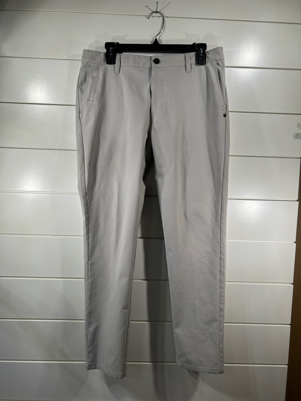 Vuori Cascade Tech Chino Pants- men's size 32x30- Fog